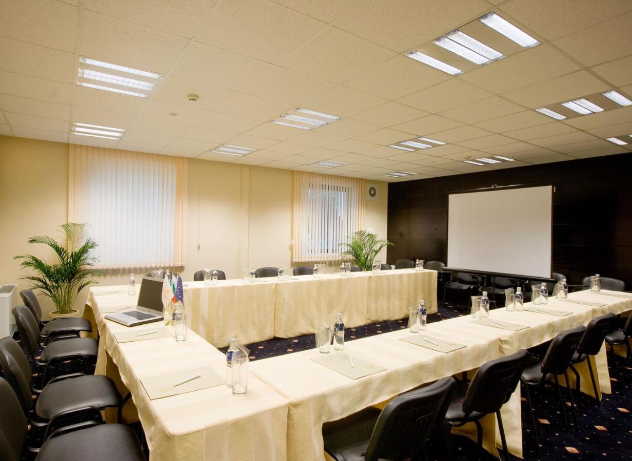 Spa Hotel Persenk Devin Exterior photo A meeting room