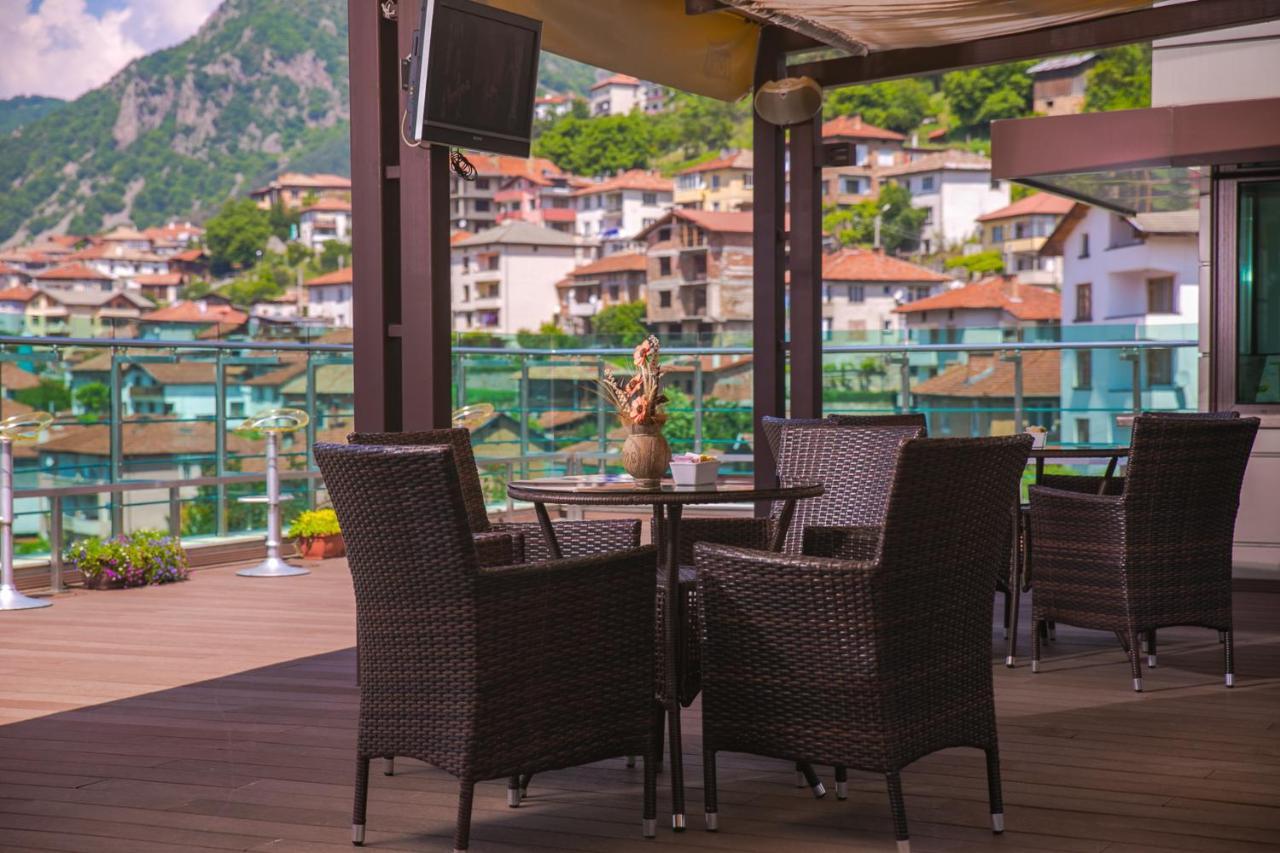 Spa Hotel Persenk Devin Exterior photo The hotel's terrace