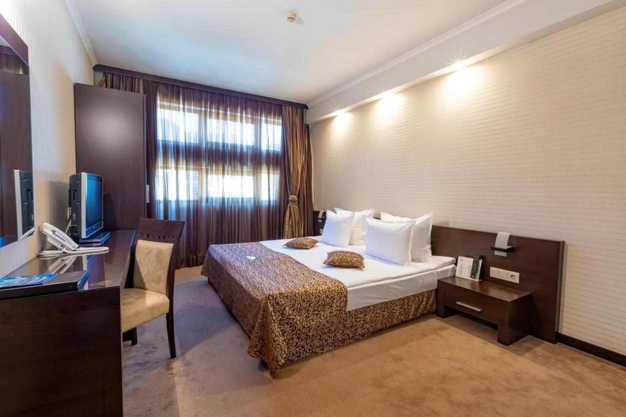 Spa Hotel Persenk Devin Exterior photo A room at the hotel
