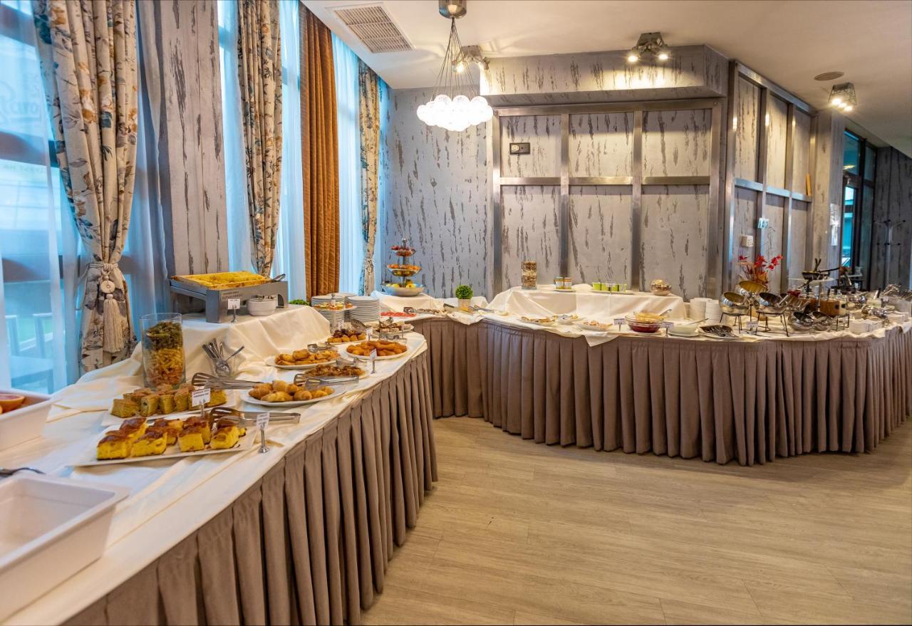 Spa Hotel Persenk Devin Exterior photo A buffet at a hotel