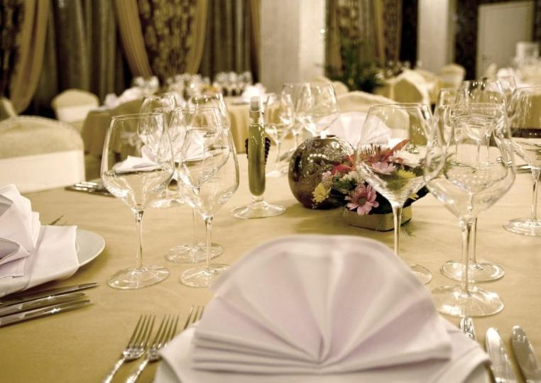 Spa Hotel Persenk Devin Exterior photo A table set for a formal dinner
