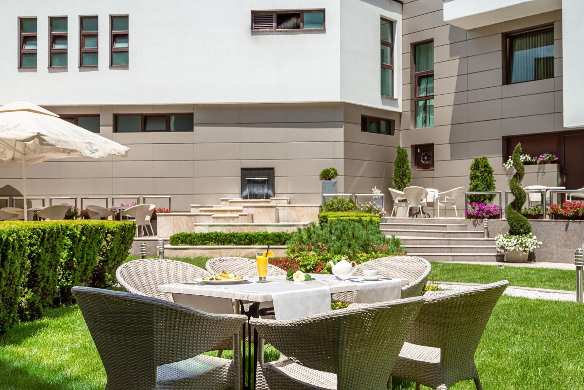 Spa Hotel Persenk Devin Exterior photo The hotel's garden